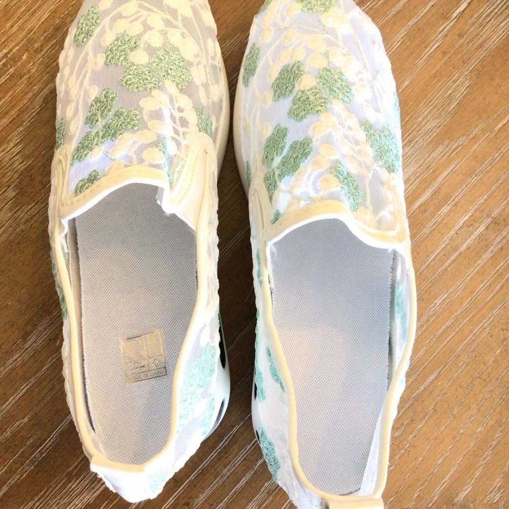 NWOB Womens Fashion Mint Green Lace Sheer Platform Sneakers Size 9 (40) - Picture 6 of 9